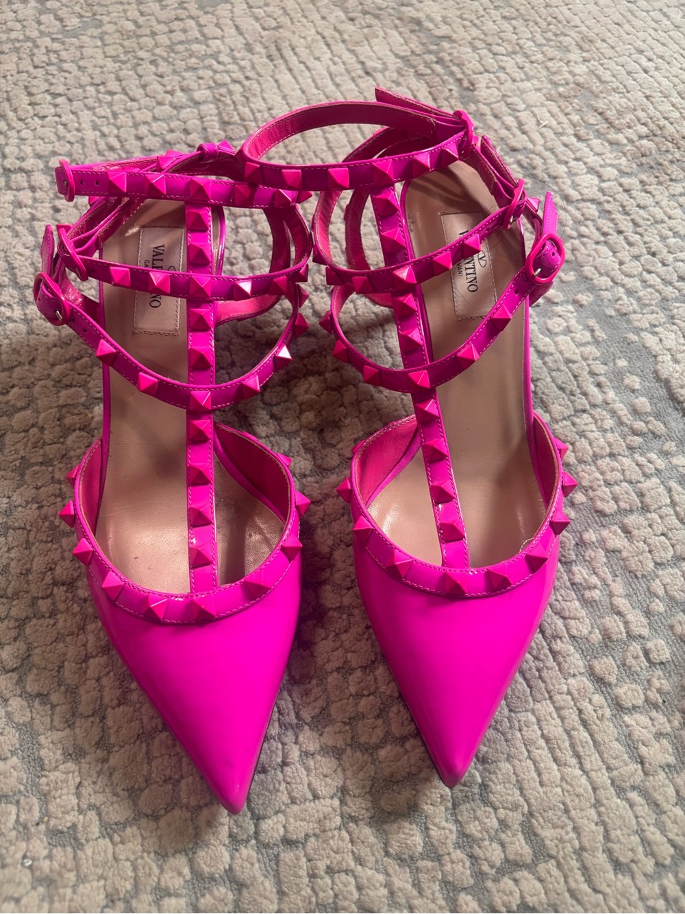 Valentino Garavani 39.5 womenβs hot pink rock stud Pointed-Toe Strappy Pump